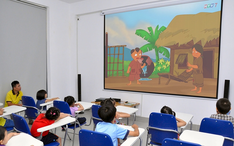 The benefits of using presentation equipment in teaching The benefits of using